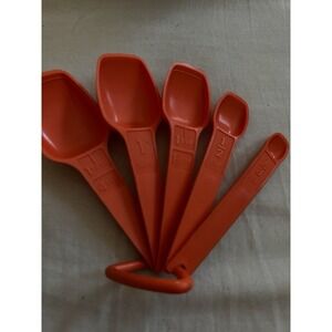 Vintage Tupperware Orange Set 5 Nesting Hanging Measuring Spoons & D Ring EUC A7